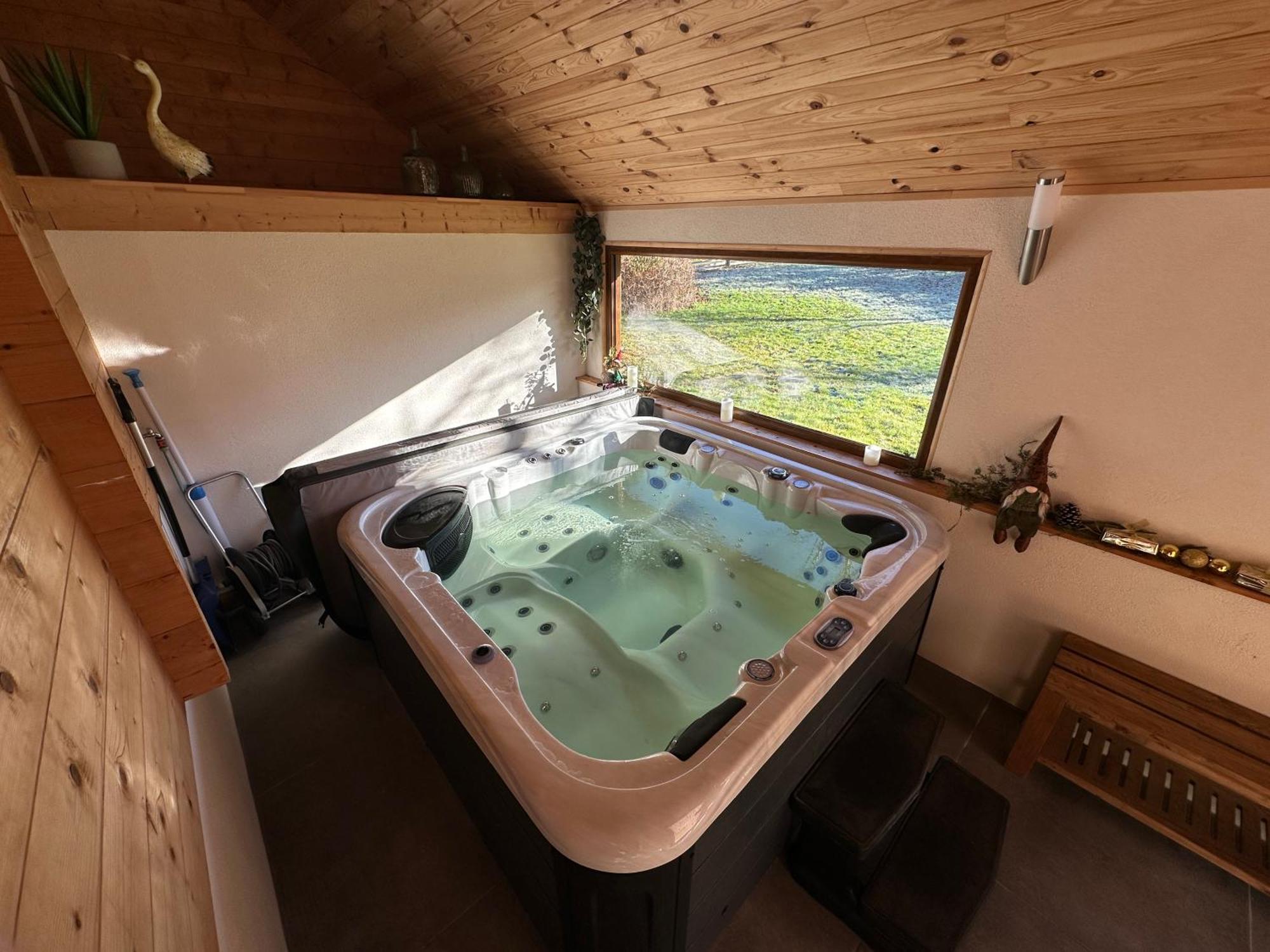 Le Des Broches - Jacuzzi Holiday home *
